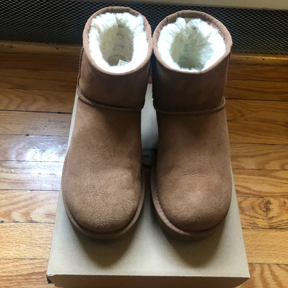 Women chestnut UGG boots